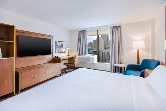 غرفة بسرير كينج لذوي الإعاقة، Hotel Indigo Detroit Downtown 1/3