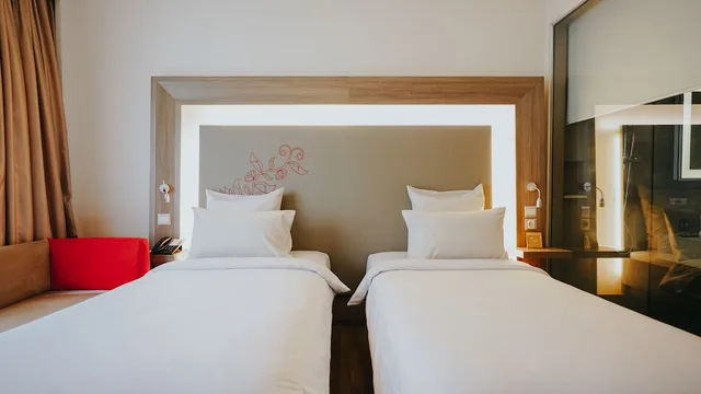 Executive, Twin Beds, Pool Side, Pool Access، Novotel Banjarmasin Airport 3/7
