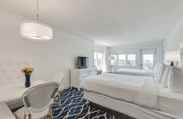 Plus, Premium, Studio, 2 Queen Beds، ICONA Cape May 6/6