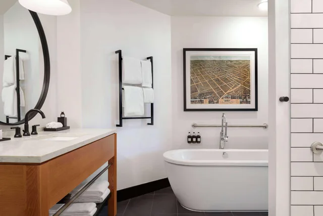 جناح بريميير بسرير كينج بغرفة نوم واحدة لذوي الإعاقة، Origin Lexington, a Wyndham Hotel 3/3