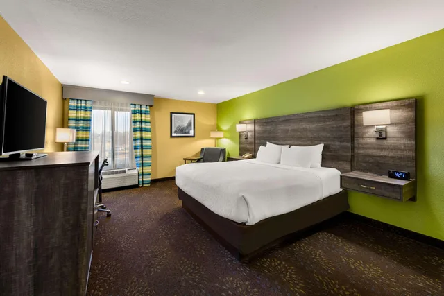 غرفة بسرير كينج، Quality Inn Warrensburg, MO 3/6