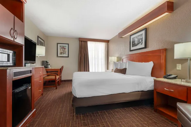 Room, King Bed, Pool View, South Tower، Best Western Plus Boomtown Casino Hotel 1/8