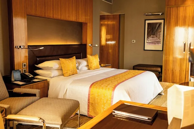 Club, King Bed, Sheraton Grand Bangalore Hotel At Brigade Gateway 3/7