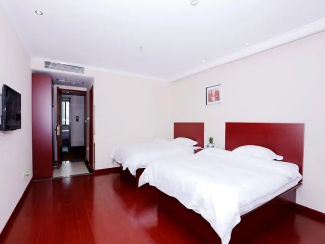 Fashion, Family, GreenTree Inn Jiangsu Nanjing Maqun Street Communication Technician Insititution Shell Hotel 2/2