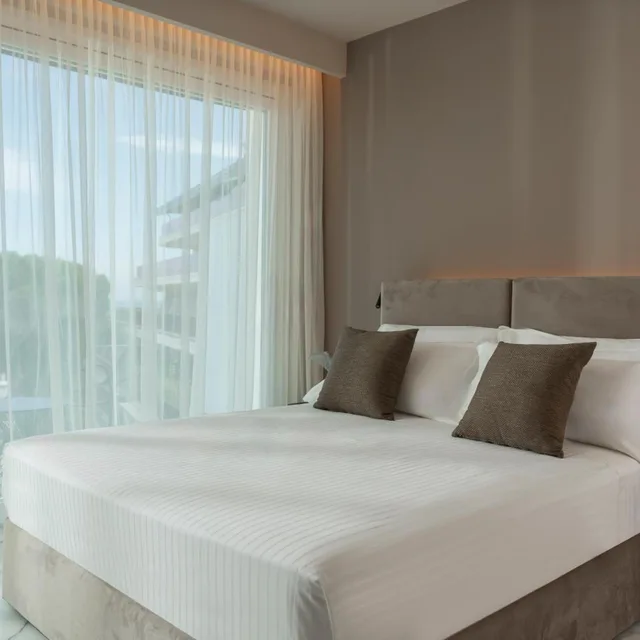 Superior, King Bed, Bolina Suite & Spa 1/2