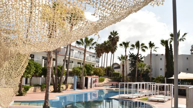 غرفة سوبيريور بإطلالة على المسبح، Pambos Napa Rocks Hotel - Adults Only 1/1