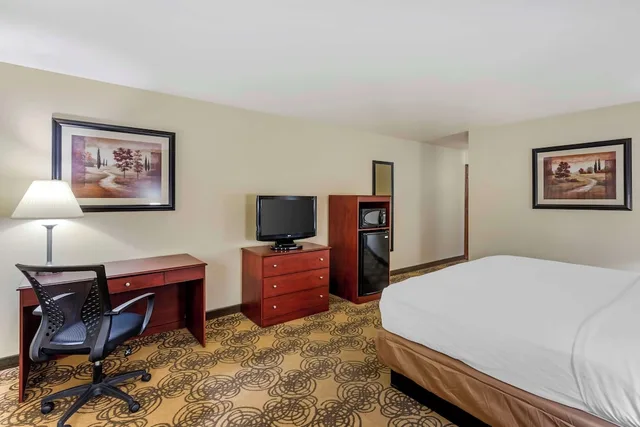 Standard, King Bed, Large, Best Western Elko Inn 2/3