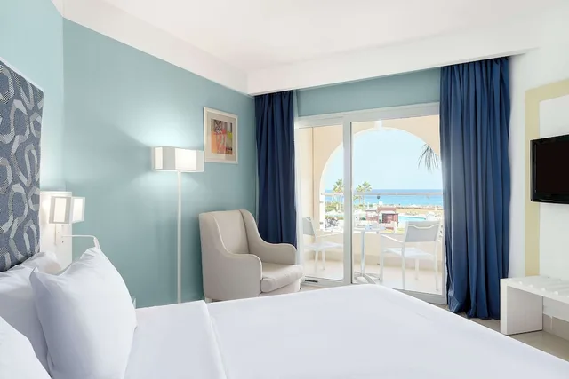 غرفة بسريرين منفصلين وسرير كينج بإطلالة على البحر، Iberostar Selection Diar El Andalous 1/8