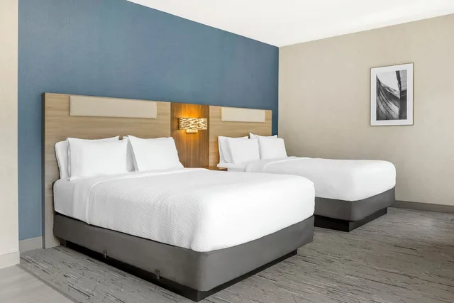 غرفة قياسية بسريرين كوين بإطلالة على المدينة، Holiday Inn Express Hotel Suites Astoria 2/8
