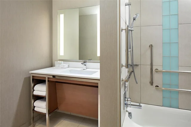 جناح بغرفتي نوم بحوض استحمام لذوي الإعاقة، Homewood Suites by Hilton San Diego Hotel Circle/SeaWorld Area 5/5