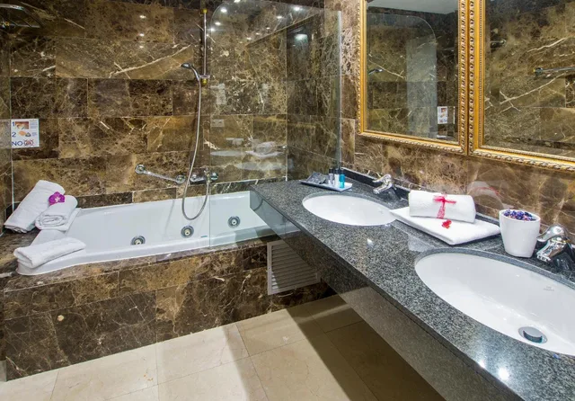 جناح بشرفة مع أريكة، Diana Parc Hotel 4/4