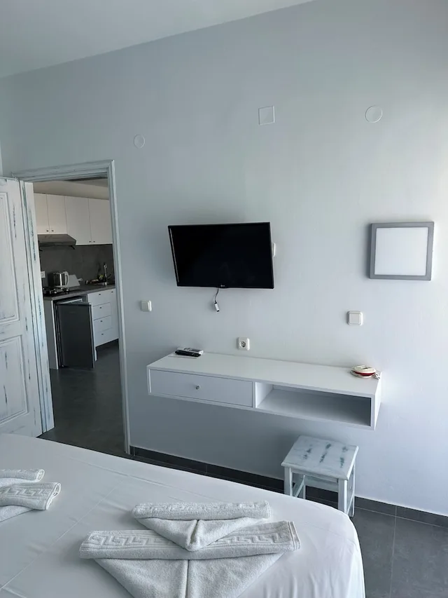 شقة بريميوم بسريرين منفصلين بإطلالة على المسبح مع أريكة، Niriides Hotel 2/10