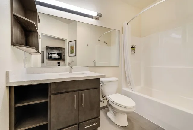 1 Bedroom, Executive, Suite, King Bed, Candlewood Suites 5/5