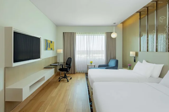 غرفة سوبيريور بسريرين منفصلين، Radisson Gurugram Udyog Vihar 3/8
