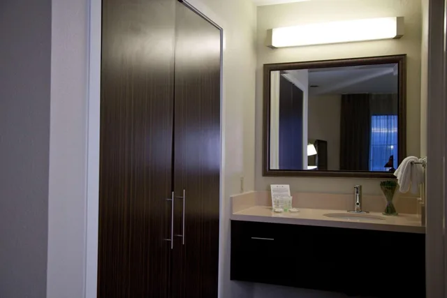 جناح بسرير كوين بغرفة نوم واحدة بحوض استحمام لذوي الإعاقة، Sonesta Es Suites San Francisco Airport San Bruno 1/2