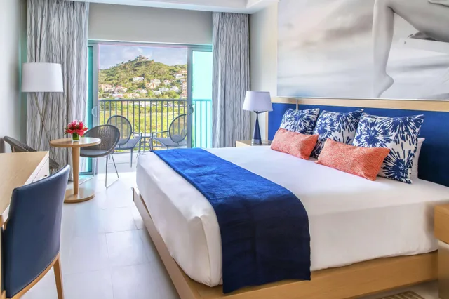 Mountain, King Bed, Terrace، Harbor Club St Lucia, Curio Collection by Hilton 1/1