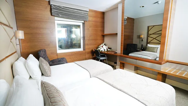 غرفة بسريرين منفصلين بإطلالة على المدينة، Cevahir Hotel Istanbul Asia 1/2