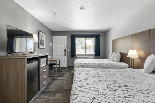 غرفة بسرير مزدوج لذوي الإعاقة، GreenTree Inn Prescott Valley, AZ 1/4