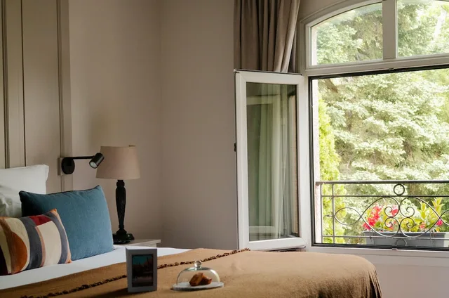 غرفة كومفورت بسرير كوين، Hostellerie Cedre and Spa Beaune 8/10
