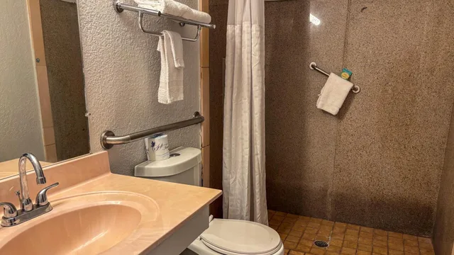 2 Queen Beds - Mobil Access Tub Nsmk Micfridg، Motel6 Altamonte Springs, FL 7/10