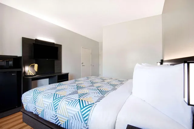 غرفة بسرير كينج، Motel6 San Antonio, TX - South 10/10