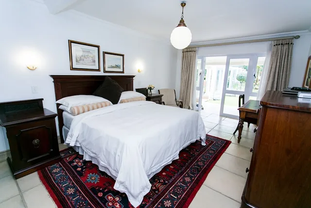 Comfort, King Bed, Burkleigh House 3/5