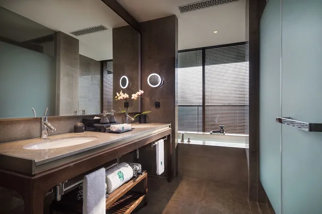 غرفة بسرير كينج بإطلالة على البحيرة، Banyan Tree Anji 4/4