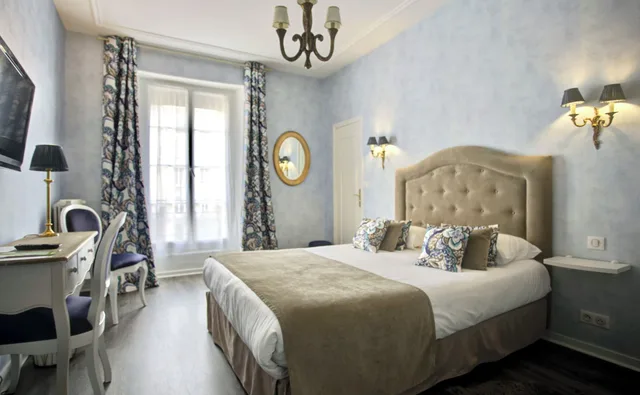 Superior, Queen Bed, Hotel Du Mail 10/10