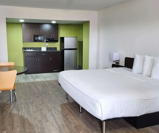 غرفة قياسية بسرير كينج للمدخنين، Motel6 Columbus, GA - Downtown 1/10