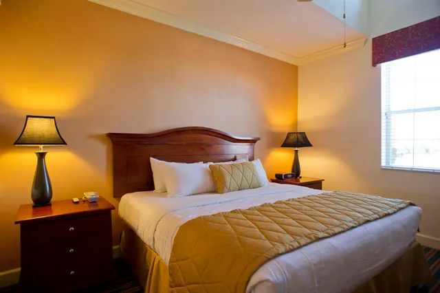 جناح بسريرين منفصلين وسرير كينج بـ3 غرف نوم بحوض استحمام لذوي الإعاقة، Hilton Vacation Club Grand Beach Orlando 3/5