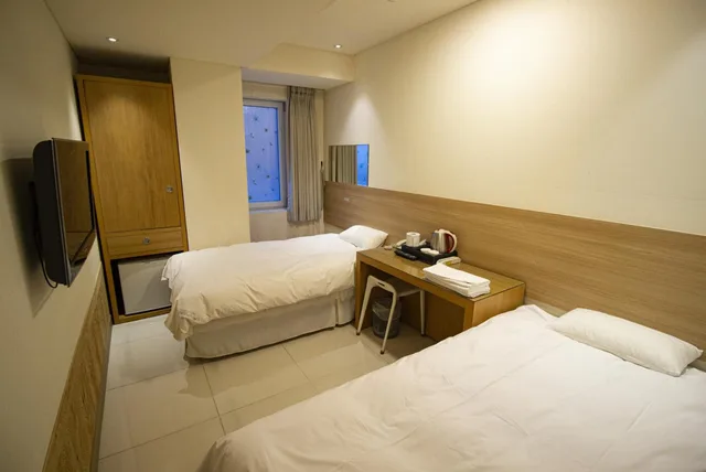 غرفة بسريرين منفصلين بإطلالة، HOTEL IRENE CITY 1/1
