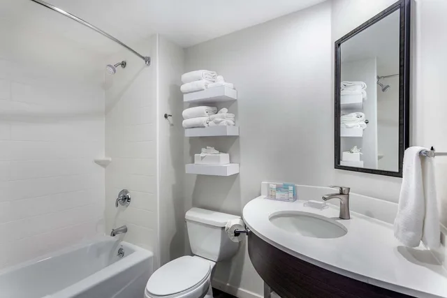 غرفة بسرير كينج، Hampton Inn Milwaukee Airport 4/4