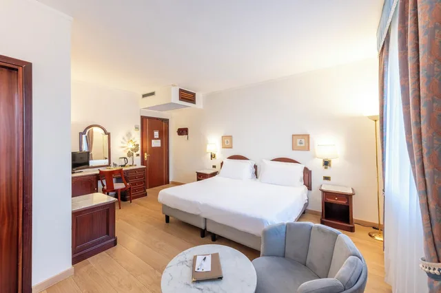 جناح جونيور، Majestic Toscanelli Hotel 3/6
