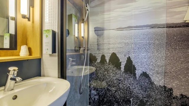جناح جونيور بسرير كينج مع أريكة، Campanile Nice Airport 4/6