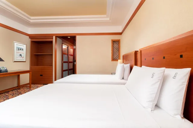 2 Twin Premium Lounge Access, Holiday Inn Kuwait 2/7