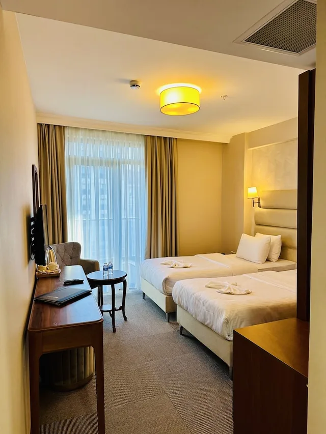 غرفة قياسية بسرير كوين بشرفة، Istanbul Midpoint Hotel 7/10