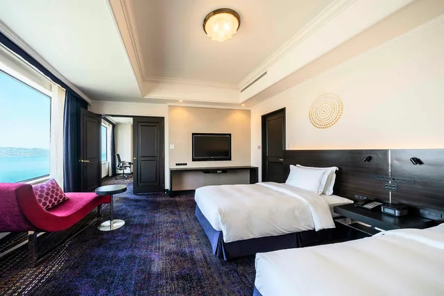 جناح تنفيذي بسريرين منفصلين، Hilton Fukuoka Sea Hawk 1/3