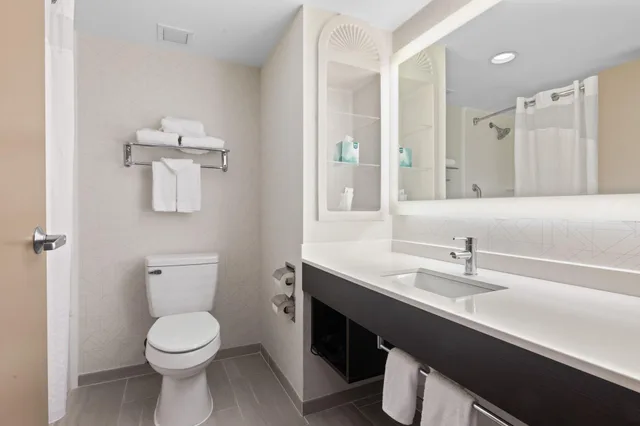 Suite, Multiple Beds, Sofa، Holiday Inn Express Hotel & Suites Bethlehem 3/7