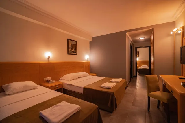 Family, Double and Twin Beds, SENZA Grand Santana Hotel 3/5