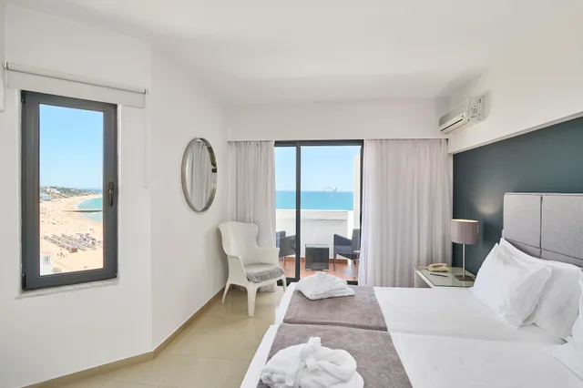 غرفة بسرير مزدوج بإطلالة على البحر، Rocamar Exclusive Hotel & Spa - Adults Only 1/7