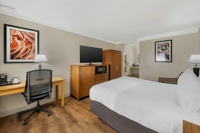 غرفة قياسية بسرير كوين لذوي الإعاقة، Best Western Plus Northwoods Inn 1/10