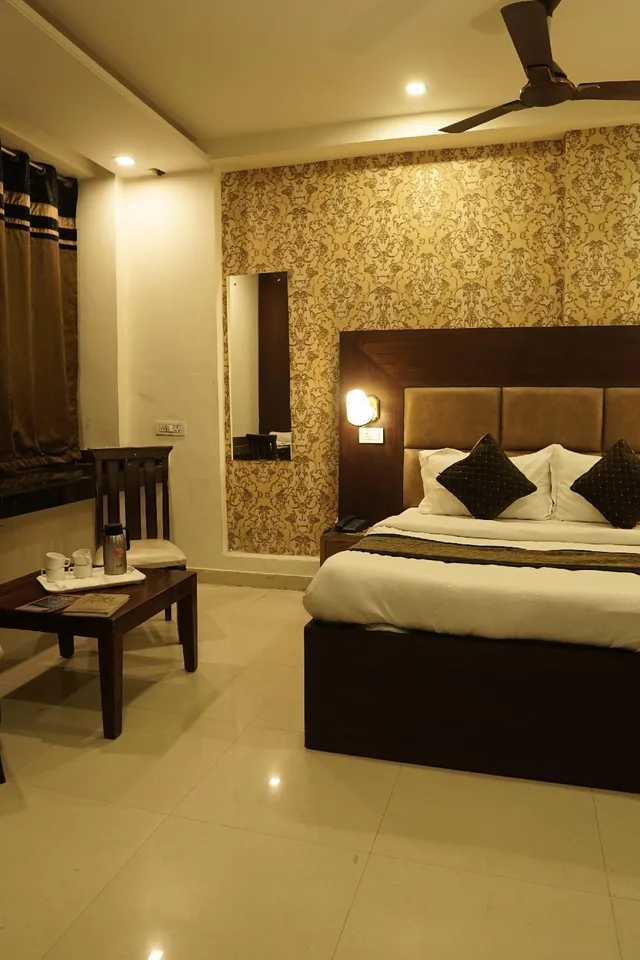 Super, Deluxe، Oyo 12206 Hotel The Black Gold 1/1