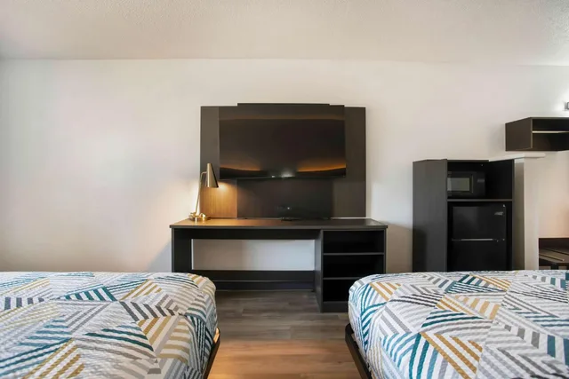 غرفة بسريرين كوين، Motel6 Bend, OR 4/6