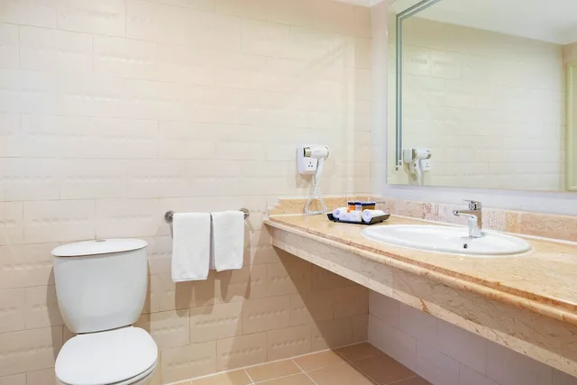 غرفة سوبيريور بسرير كينج بإطلالة على المسبح، Pickalbatros Portofino Villaggio Resort 4/4