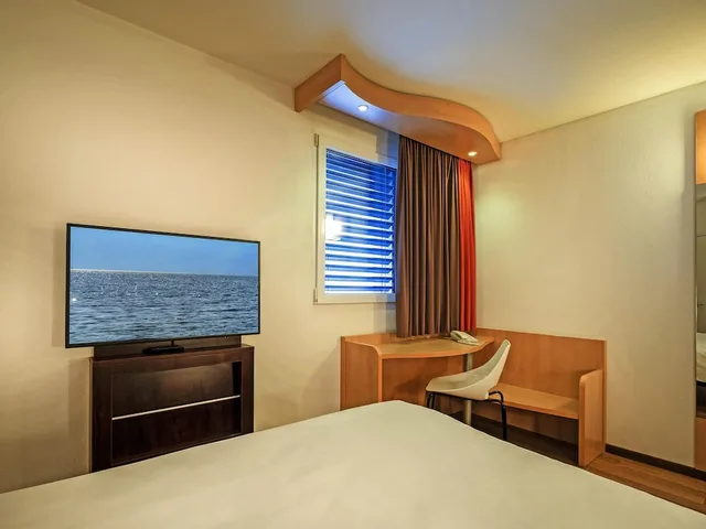 غرفة بسرير مزدوج لذوي الإعاقة، IBIS LOCARNO 5/10