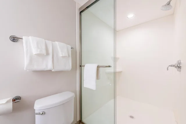 Standard, Queen Bed, Pool Access، Holiday Inn Express & Suites Bradenton West, an IHG Hotel 7/8