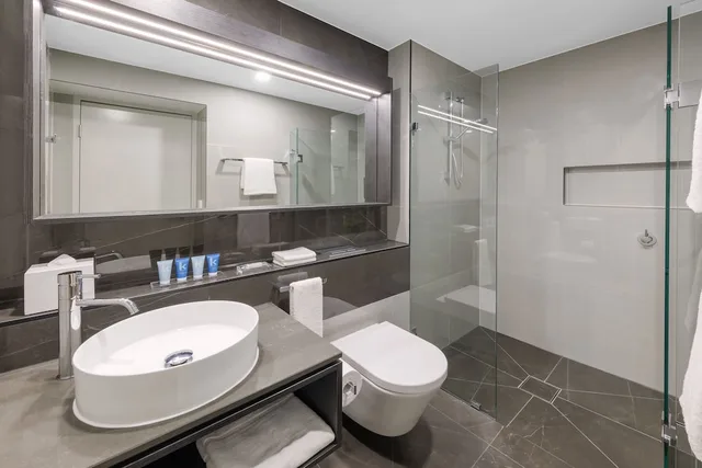 3 Bedrooms, Altitude, Suite, 3 King Beds، Meriton Suites Melbourne 4/6