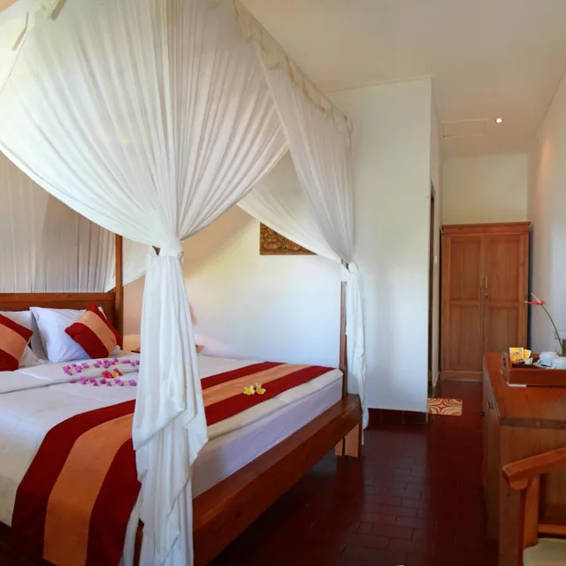 غرفة ديلوكس بسرير مزدوج بإطلالة على المسبح، Rama Shinta Hotel 5/10