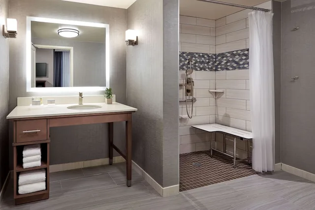 جناح استوديو بسرير كينج بحوض استحمام لذوي الإعاقة، Homewood Suites by Hilton Los Angeles Redondo Beach 10/10