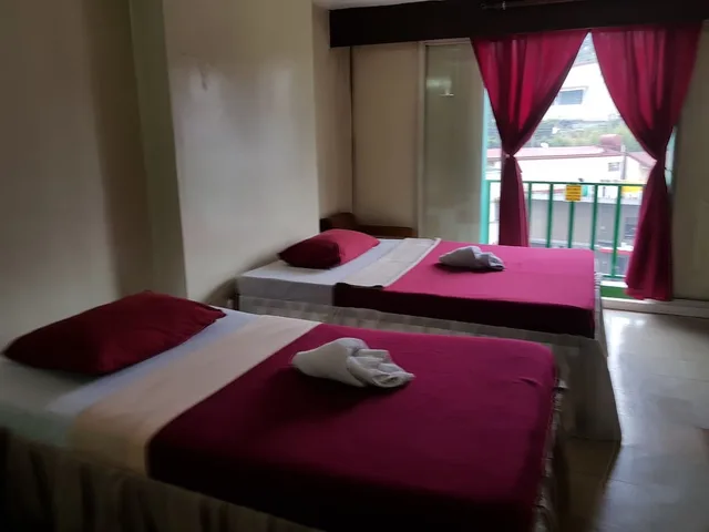 غرفة بسرير مزدوج وسرير فردي، Benguet Prime Hotel 2/4